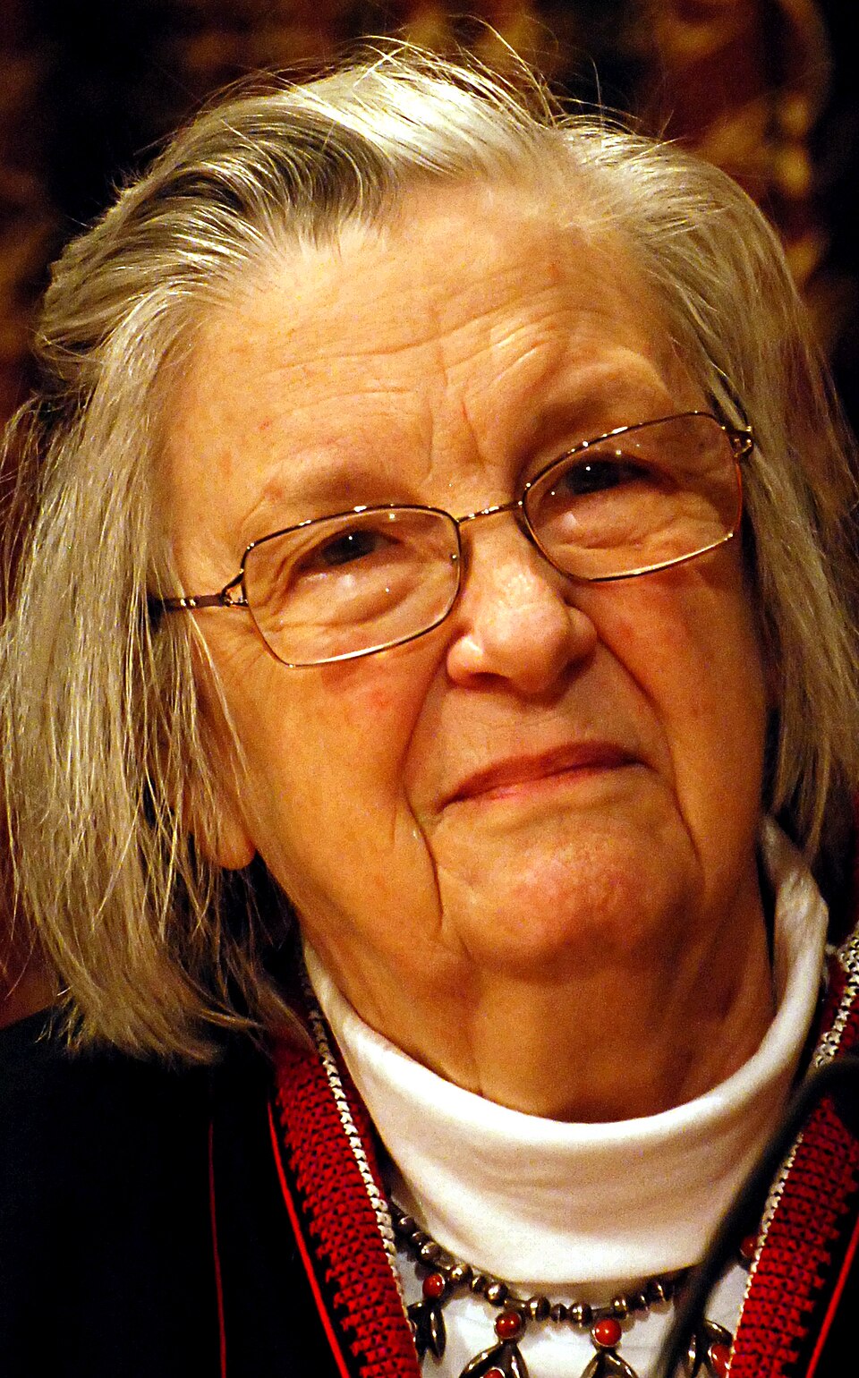 Portrait of Elinor Ostrom.